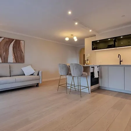 Lakeview Apartment